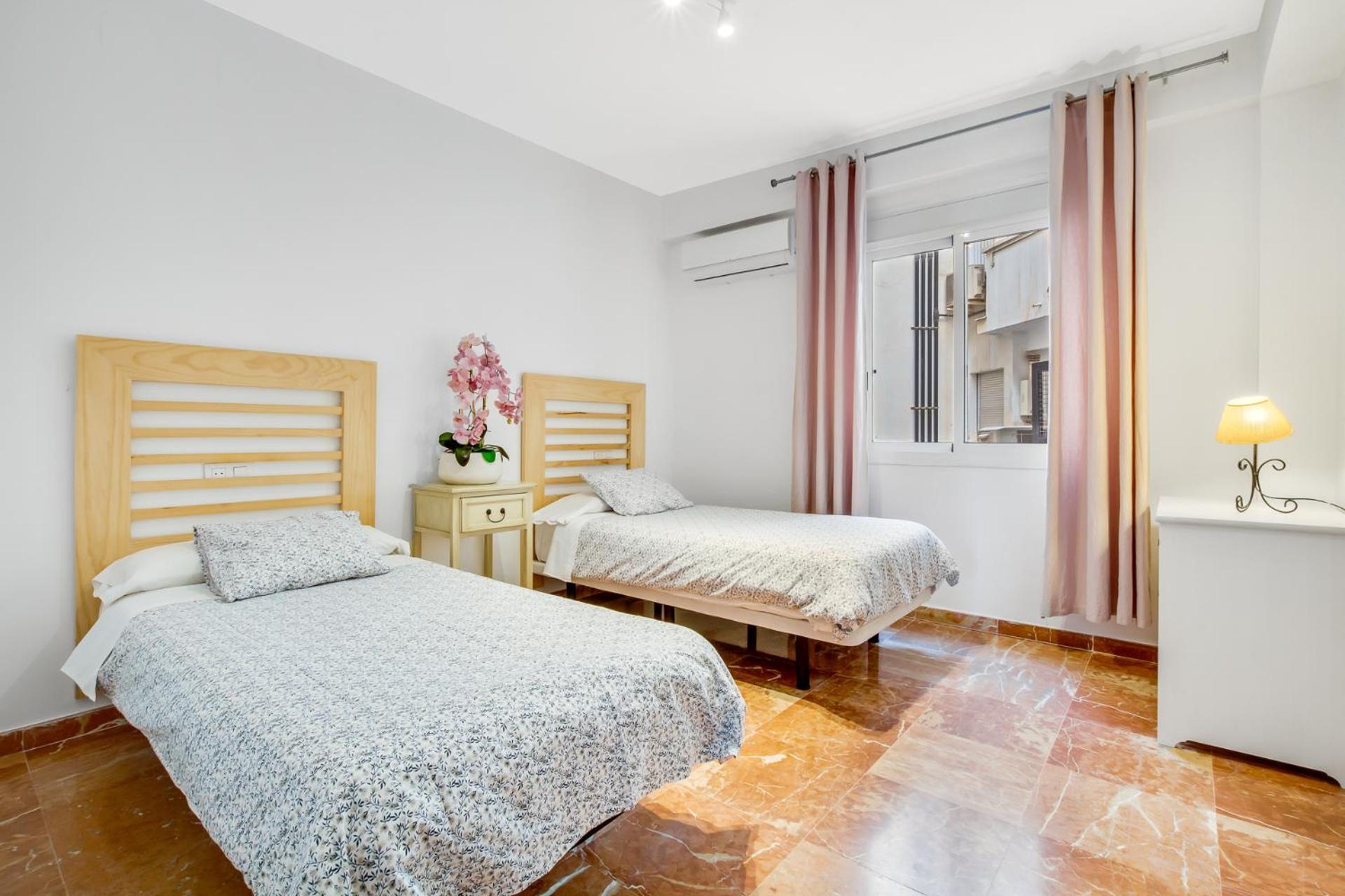 Apt Alameda De Colon Solo Familias Málaga Eksteriør bilde